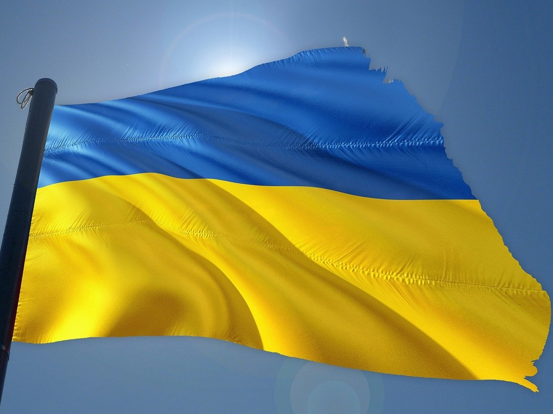 Das Bild zeigt eine Flagge der Ukraine-