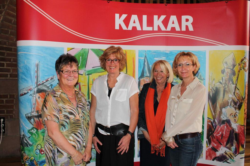 Das Bild zeigt Monika Ungemach, Bürgermeisterin Dr. Britta Schulz, Dorothee Querel, Schulleiterin Sabine Janssen