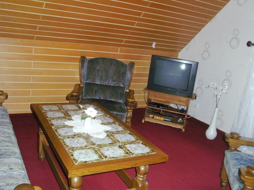 Auf dem Bild: Wohnzimmer der Ferienwohnung Beus