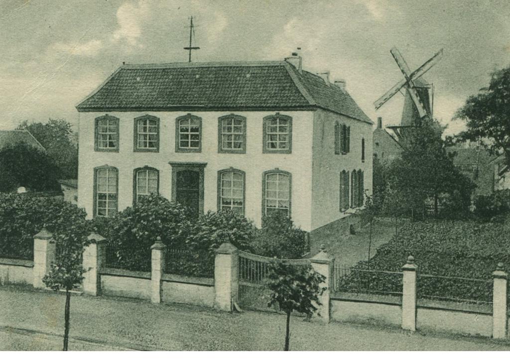 Das Bild zeigt das Haus sieben Linden 1913