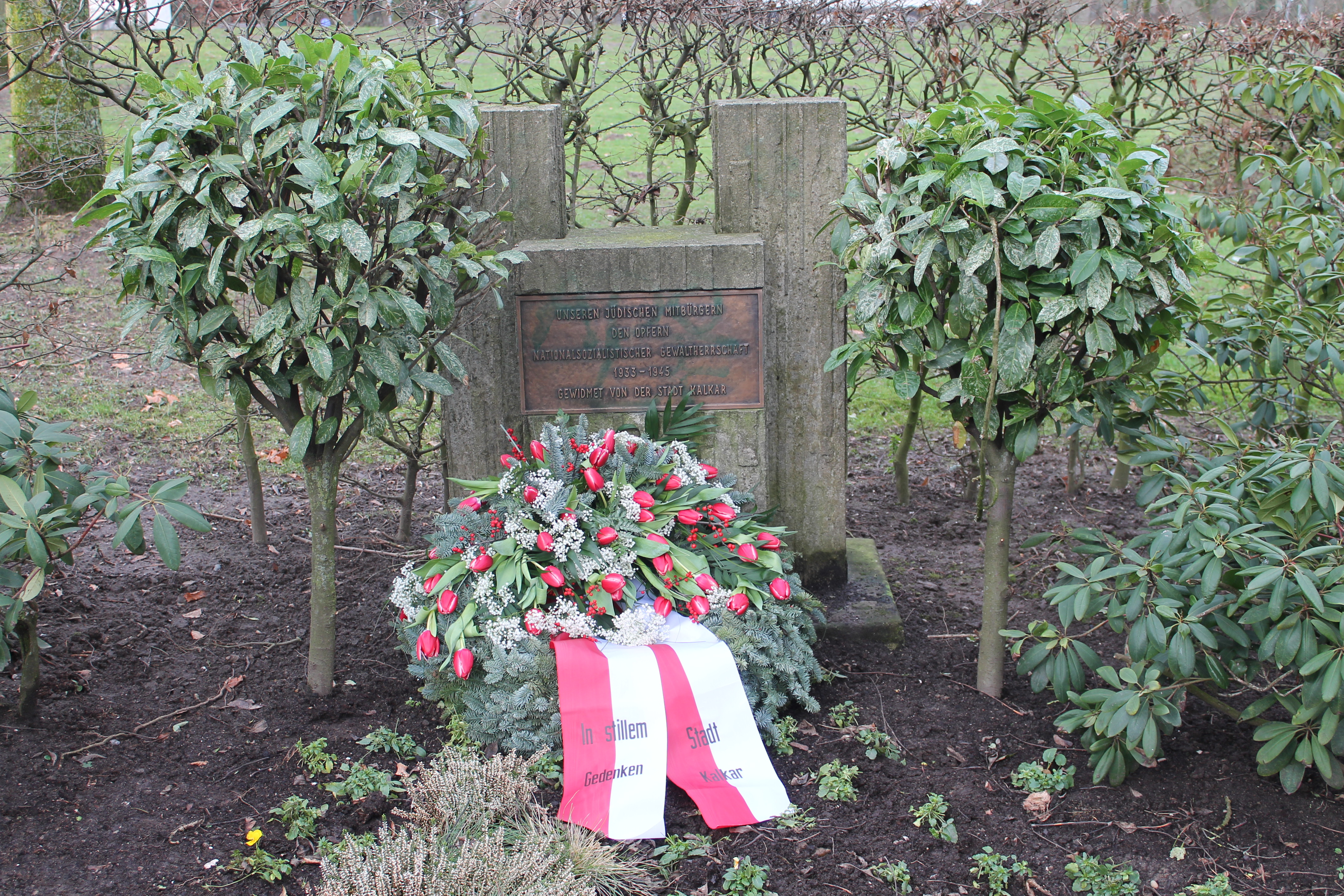 Das Bild zeigt einen Gedenkstein für die Opfer der nationalsozialistischer Gewaltherrschaft.