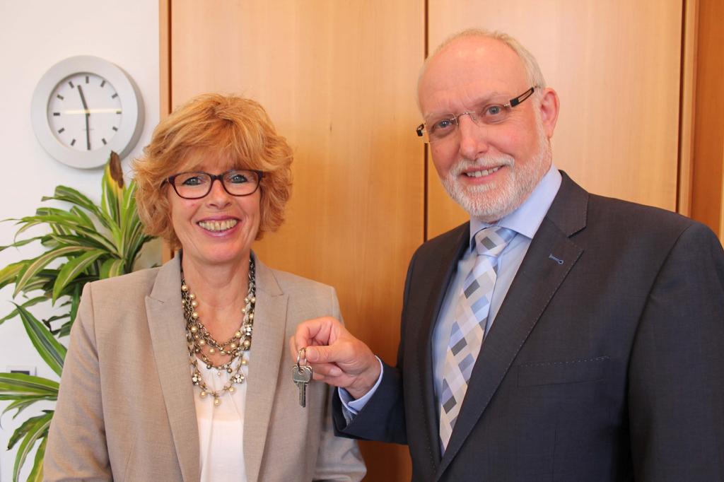 Das Bild zeigt Frau Dr. Britta Schulz und Herrn Gerhard Fonck