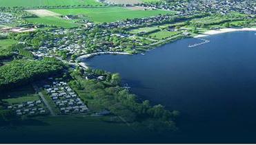 Das Bild zeigt eine Luftaufnahme des Wisseler Sees