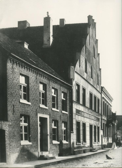 Beginenhof Kalkar, ca. 1910 Der Kalkarer Beginenhof von der Kesselstraße her, Blick schräg auf den Giebel, in einer Aufnahme etwa aus dem Jahr 1910