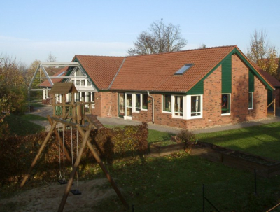 Das Bild zeigt den Kindergarten "Die Deichspatzen" in Grieth.
