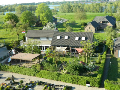 Das Bild zeigt den Kindergarten "St. Barnabas" in Niedermörmter.