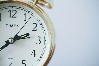 Das Bild zeigt eine Uhr.