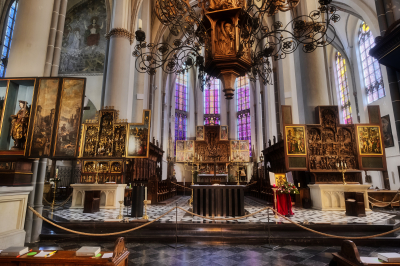 St. Nicolai Kirche Kalkar, Blick in den Chorraum mit Hochaltar St. Nicolai Kirche Kalkar, Blick in den Chorraum mit Zelebrationsaltar, Hochaltar und Chorgestühl