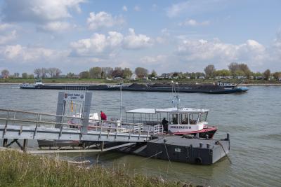 Rhein mit der Fähre in Kalkar-Grieth Das Foto zeigt den Rhein mit der Fähre in Kalkar-Grieth.