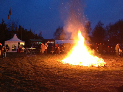 Lagerfeuer auf dem Kalkarer Pfadfinderplatz