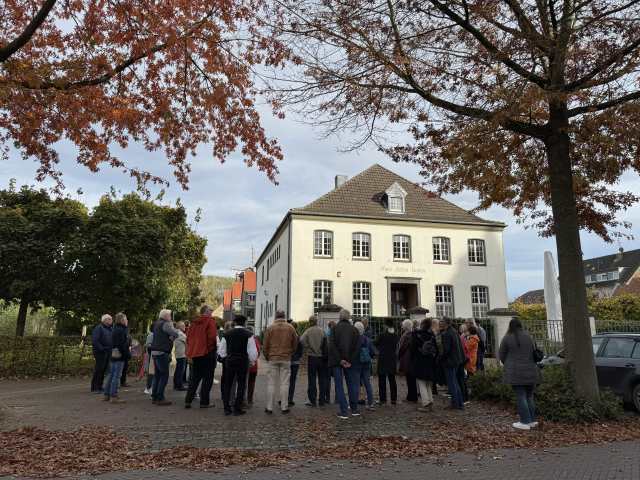 Das Foto zeigt eine Führung durch Kalkar.