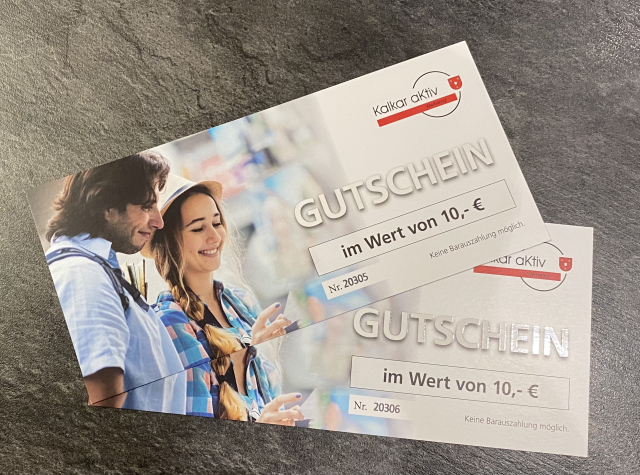 Das Foto zeigt zwei Kalkar Aktiv Gutscheine.