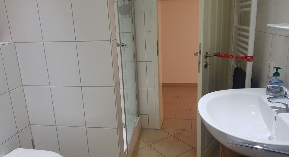 Ferienwohnung Brücker, Ansicht des Badezimmer der ersten Wohnung