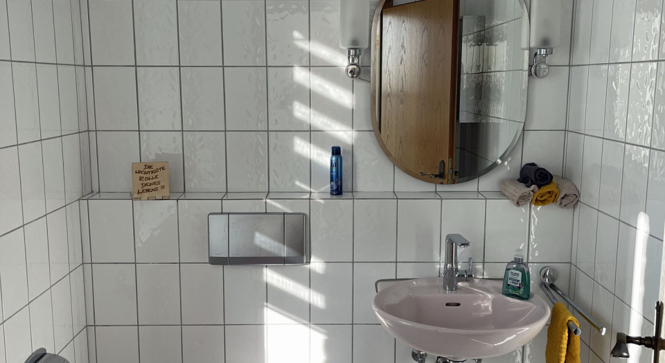 Das Foto zeigt das Gäste-Badezimmer der Unterkunft "Beimannskath".