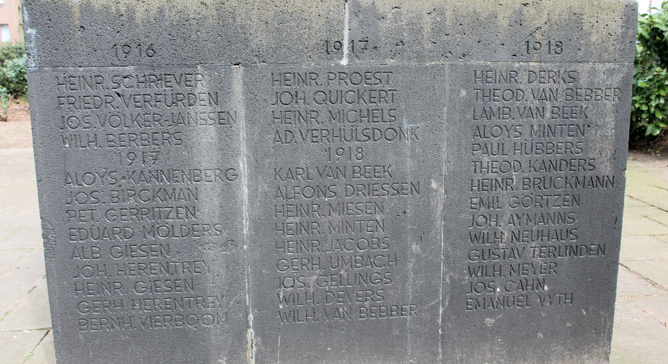 Kriegerdenkmal.jpg
