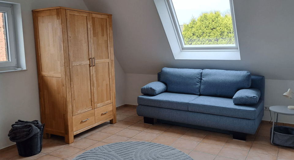 Ferienhaus Maas, großes Schlafzimmer, Schlafcouch