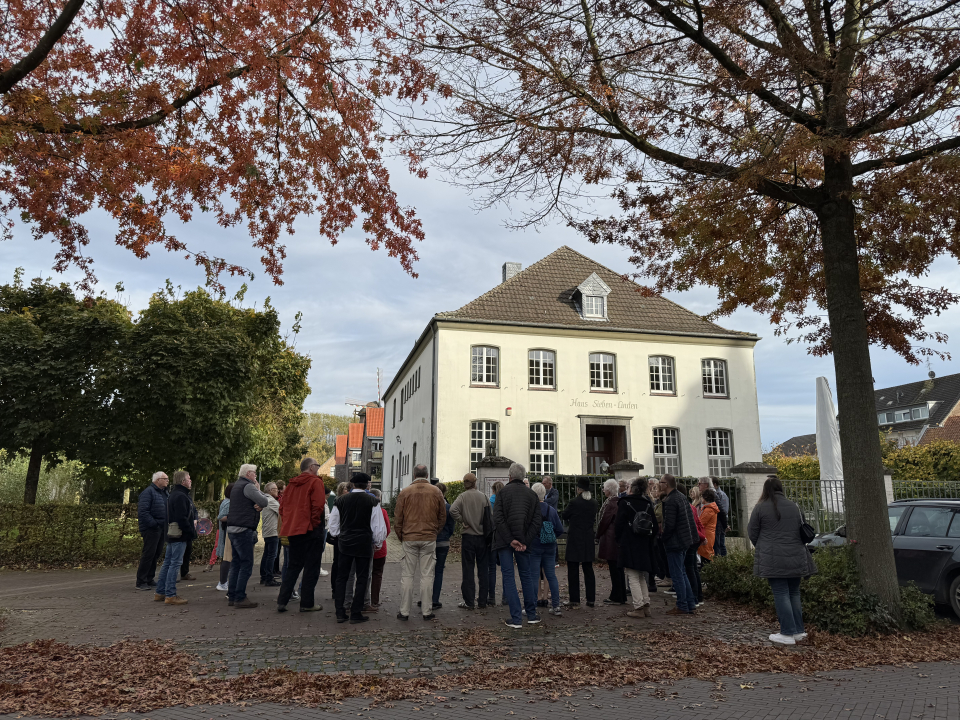 Führung durch Kalkar Das Foto zeigt eine Führung durch Kalkar.