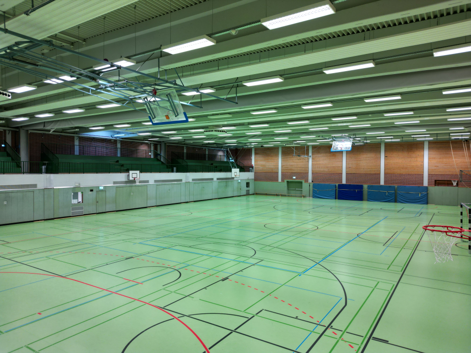 Das Bild zeigt die Dreifachturnhalle in Kalkar.