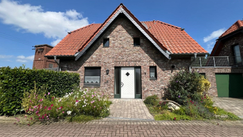 Ferienhaus Maas, Außenaufnahme von Haus mit Hauseingang