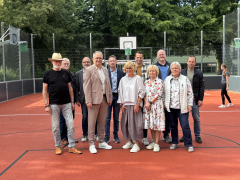 Das Foto zeigt das Pressefoto der Eröffnung des Sport Cages am Jan-Joest-Gymnasium.
